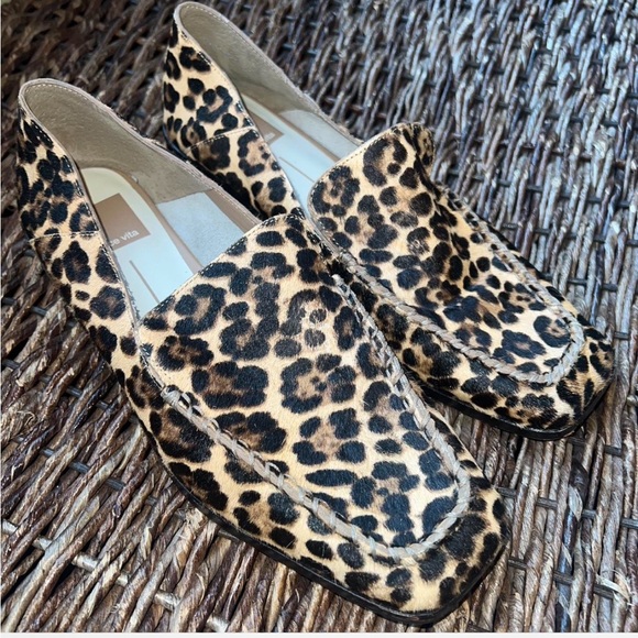 Flats - Picture 2 of 5